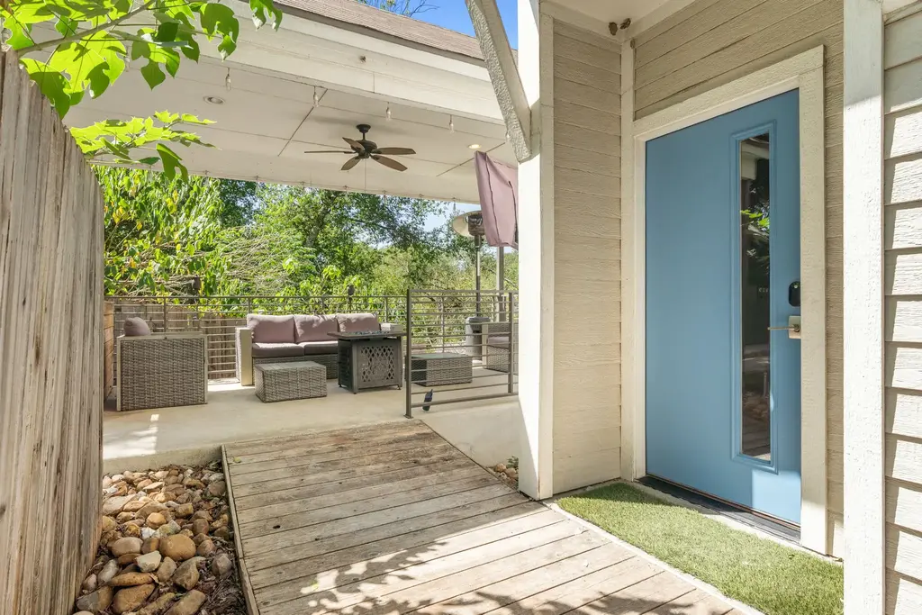 1160 Lott Avenue B, Austin