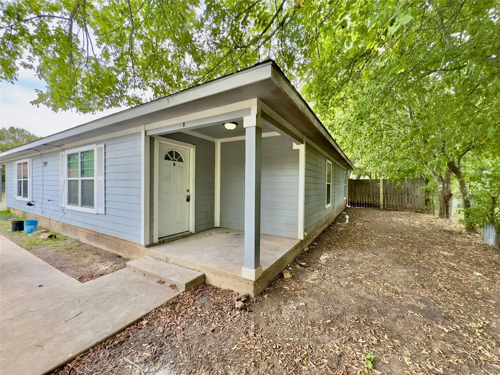 709 San Saba Street A, Lockhart