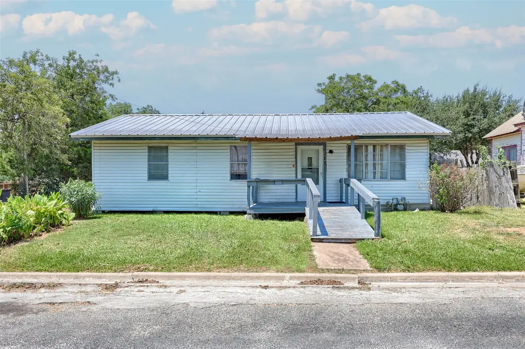 505 Kellett Avenue, Schulenburg