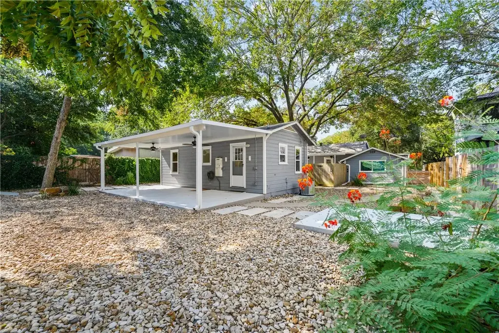 1700 Cullen Avenue B, Austin
