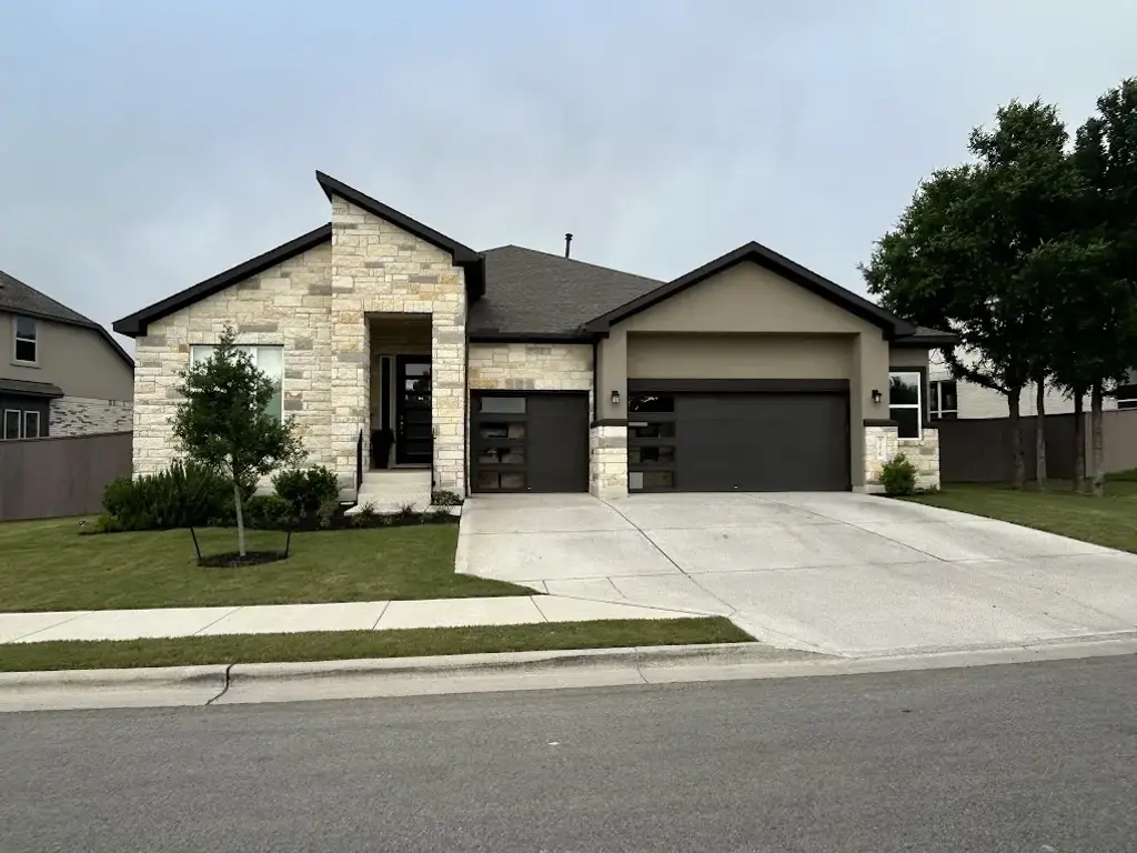 276 Washington Drive, Kyle