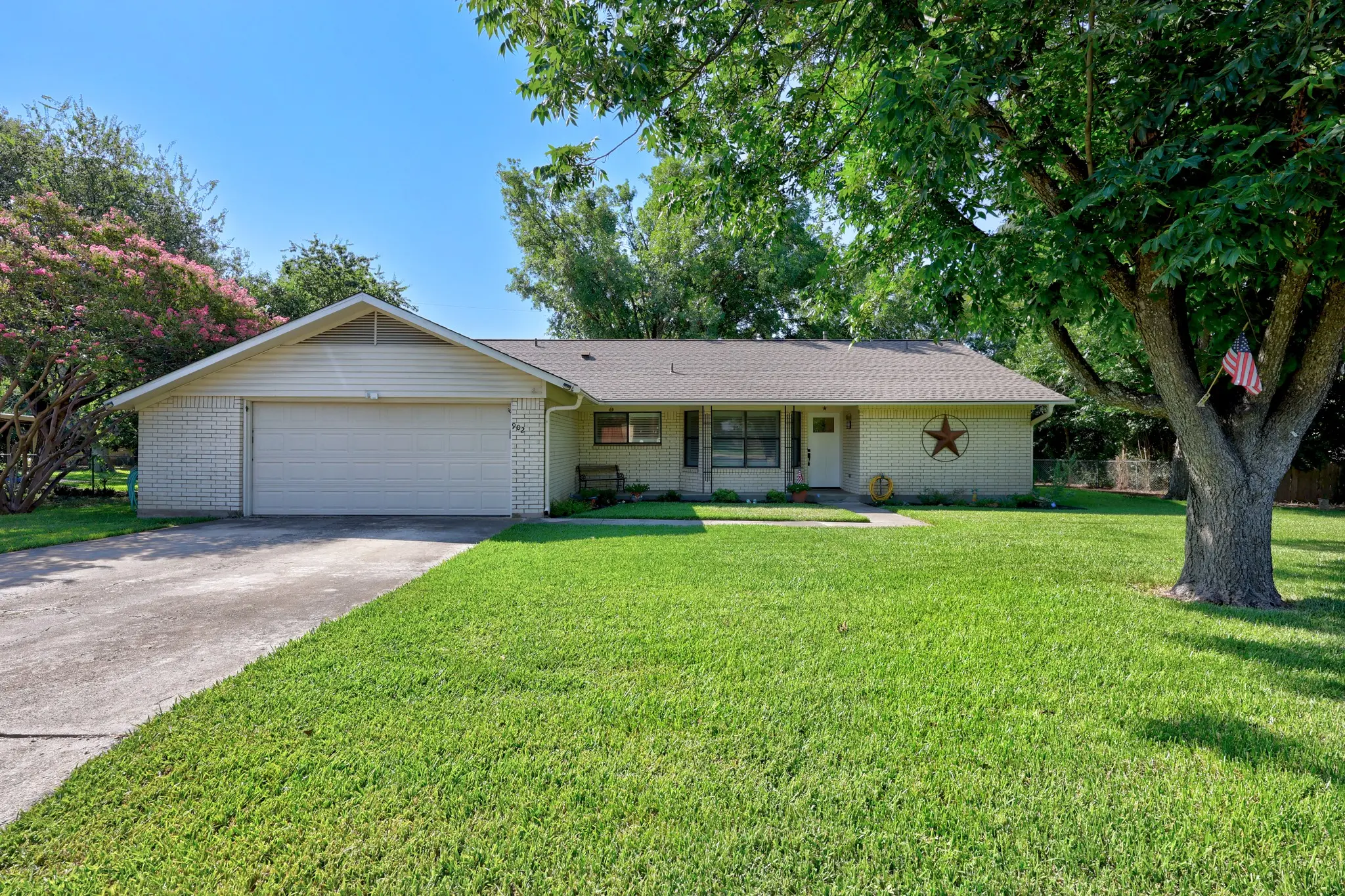 Photo of Listing #3740472