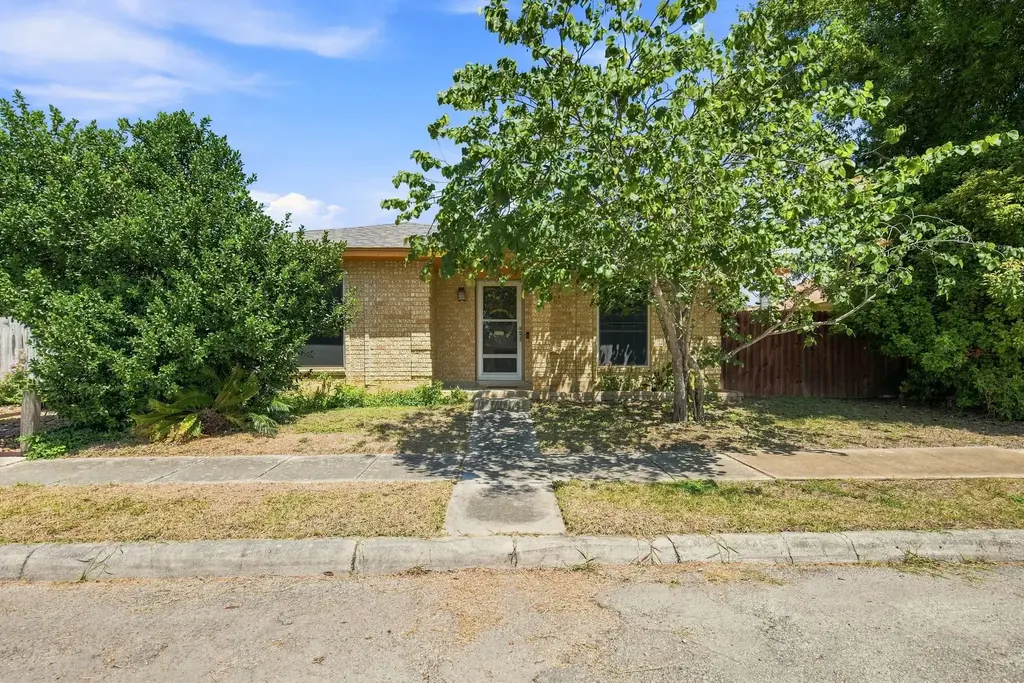 141 Meadowland, Universal City