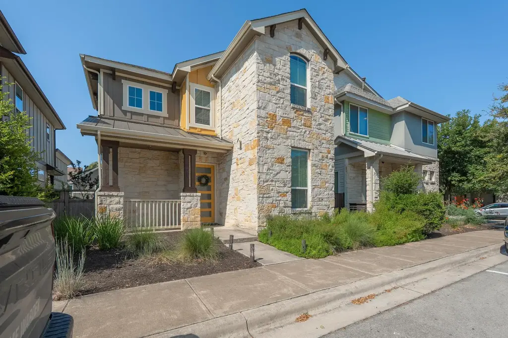 913 Cannoneer Lane, Austin