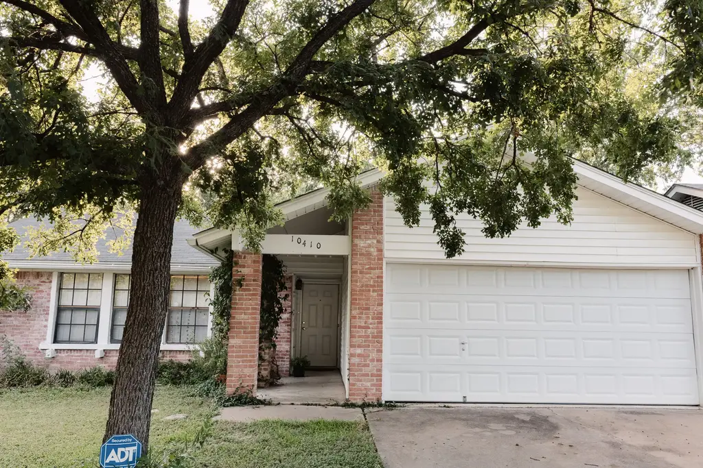 10410 Leaning Willow Drive, Austin