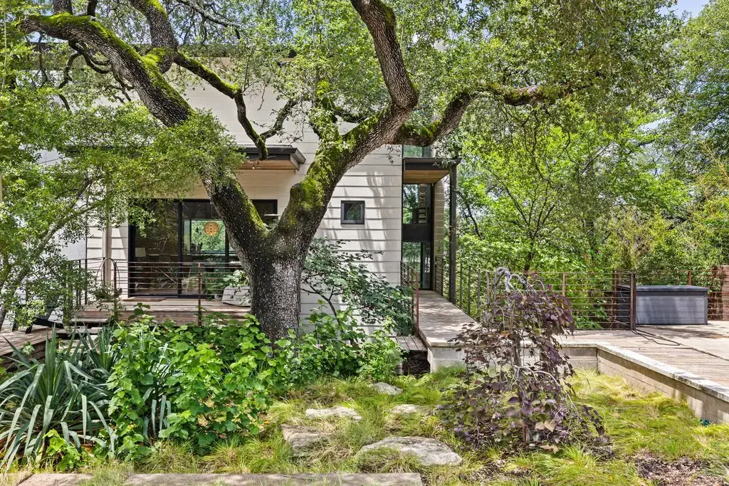 801 The High Road, Austin