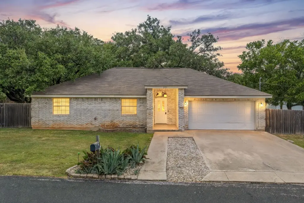 201 Pecan Lane, Georgetown