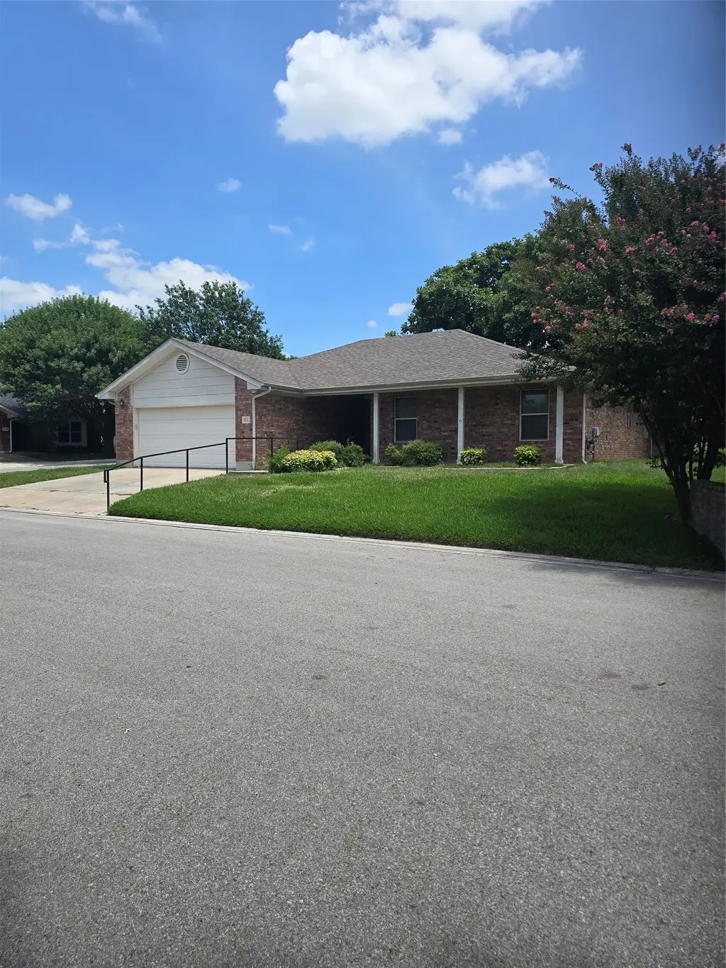 711 Beachwood Road, Burnet