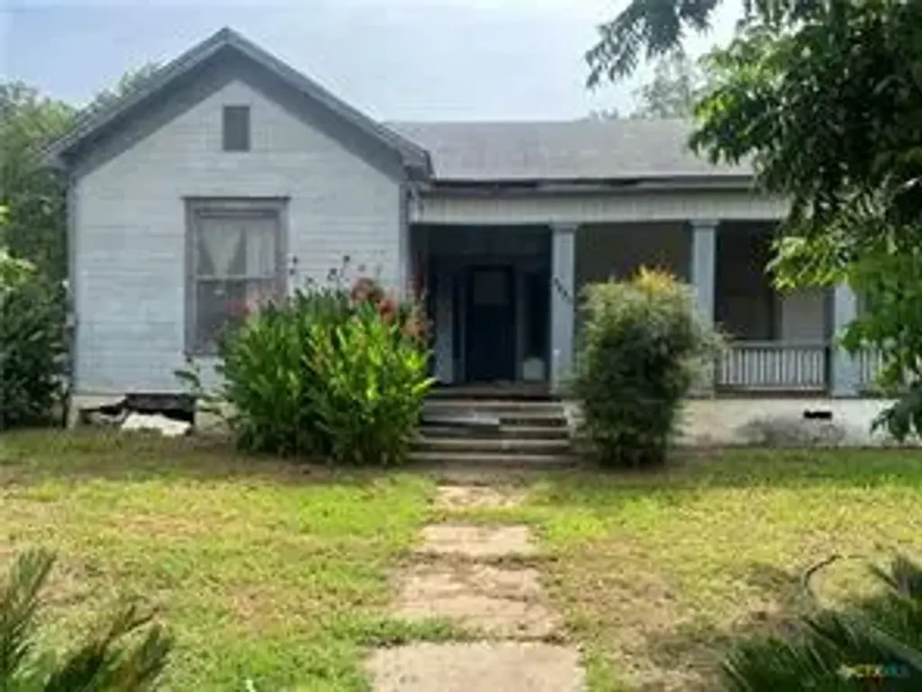 1228 Saint Peter Street, Gonzales