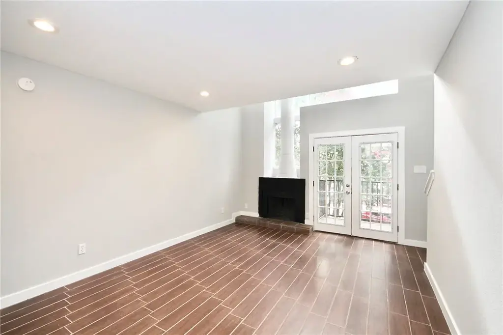 1600 West Avenue 24, Austin