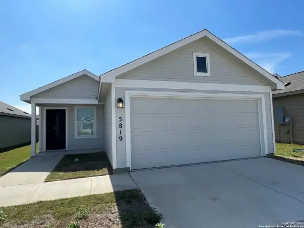 5819 Antonio Place, Seguin