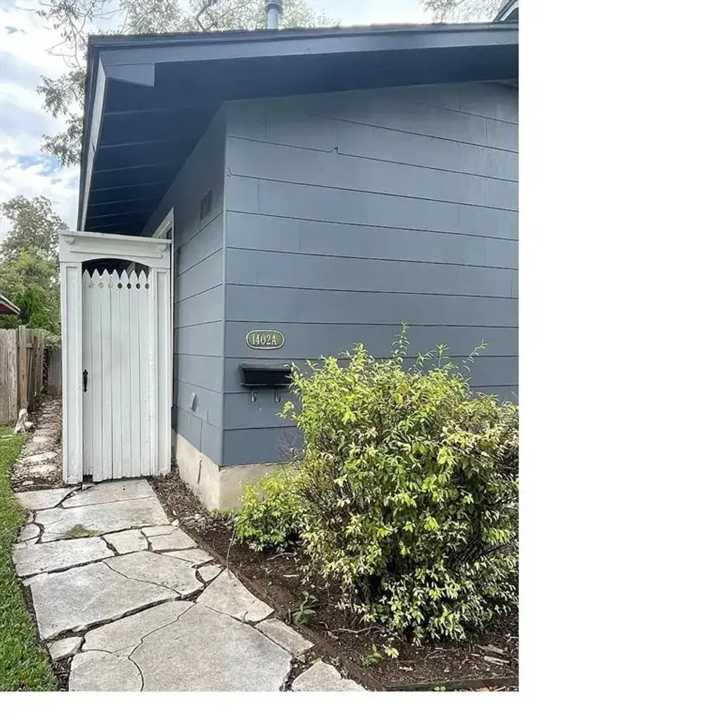 1402 Laurel Street A, Georgetown