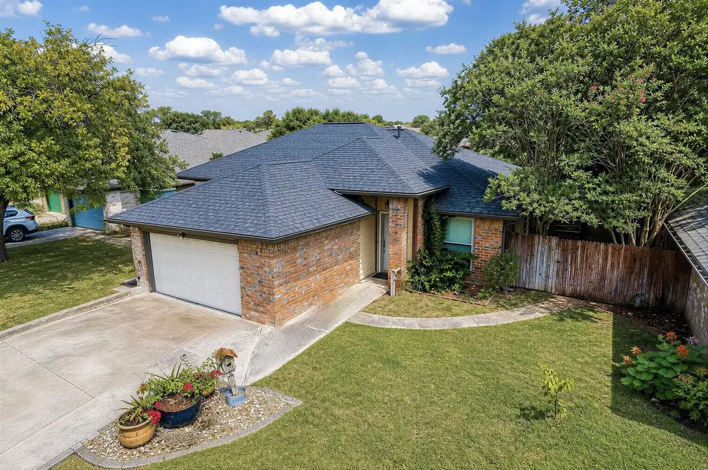 608 Saunders Drive, Round Rock