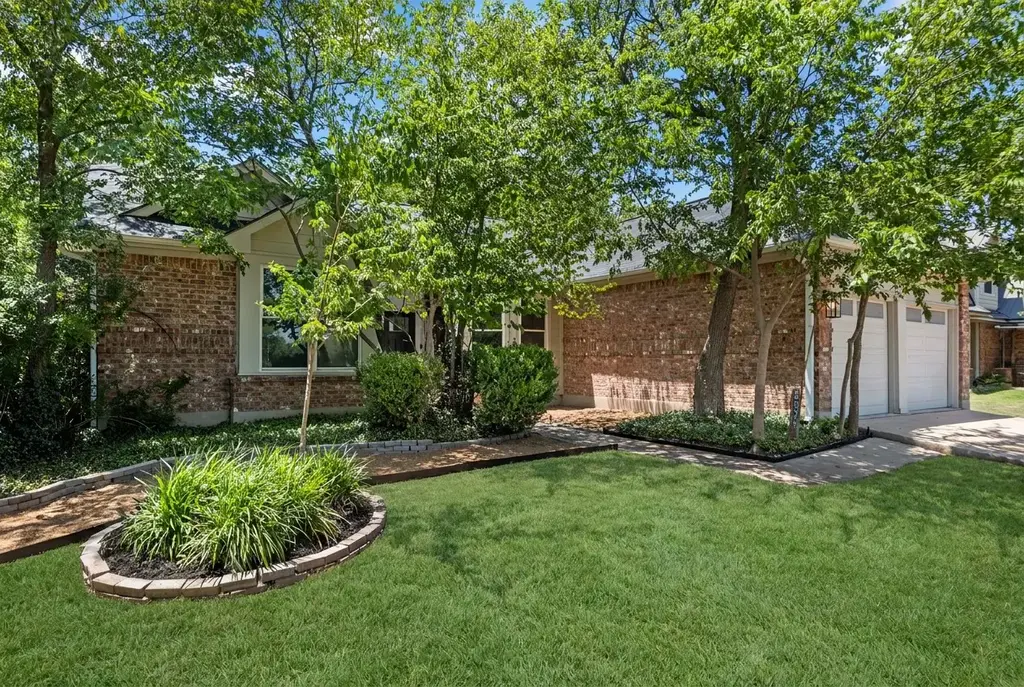 8924 Black Oak Street, Austin
