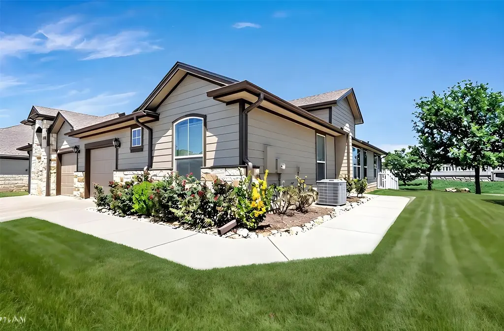 711 Rolling Oak Drive 123, Round Rock
