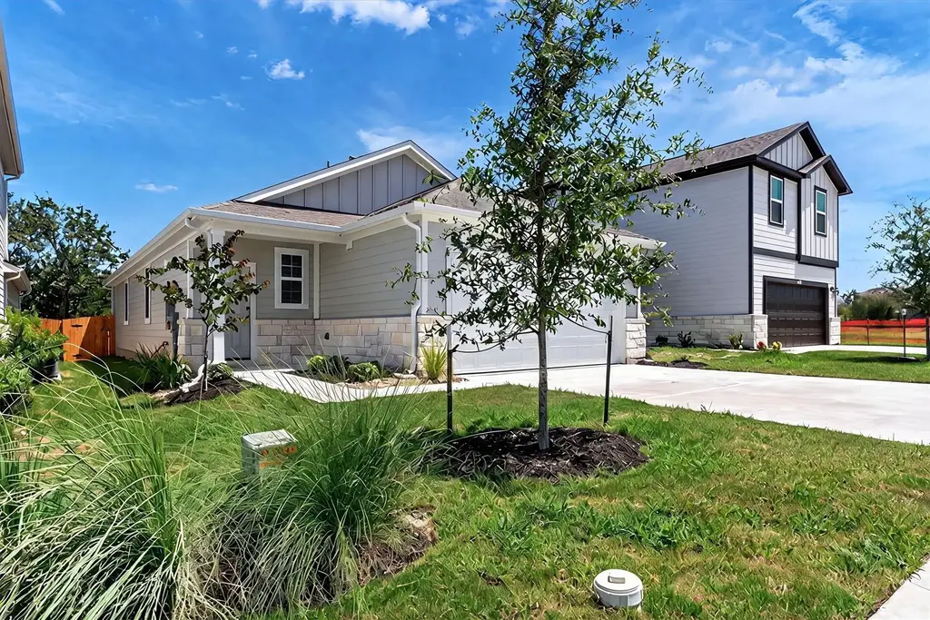 228 Bendecido Loop, Elgin