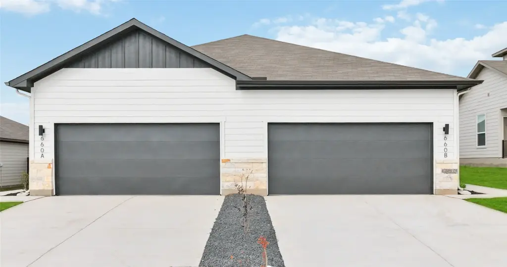 1001 Staglin Street, Buda