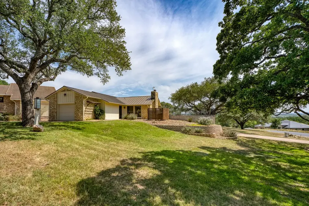 305 Onyx Drive, Horseshoe Bay