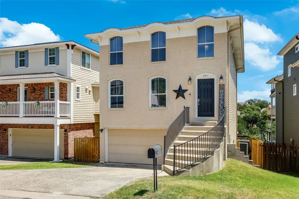 445 Venture Boulevard S, Point Venture