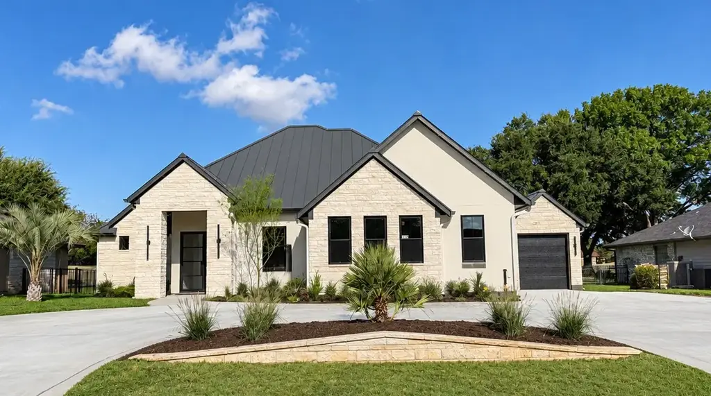 114 Meadowlakes Drive, Meadowlakes
