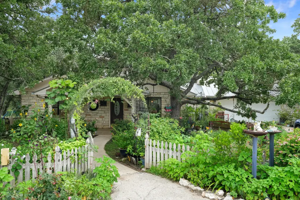 3413 Fm 1185, Lockhart