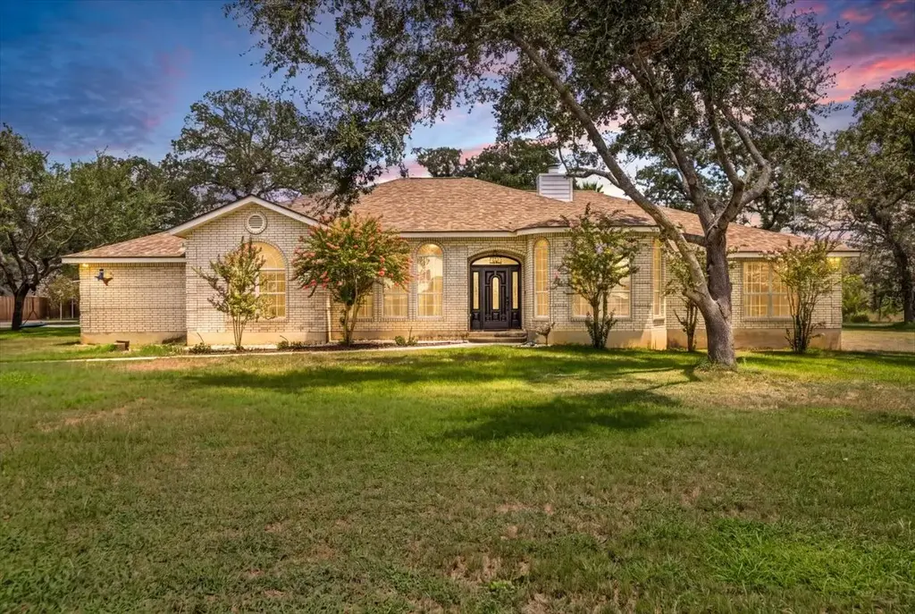 306 Kerry Lane, Floresville