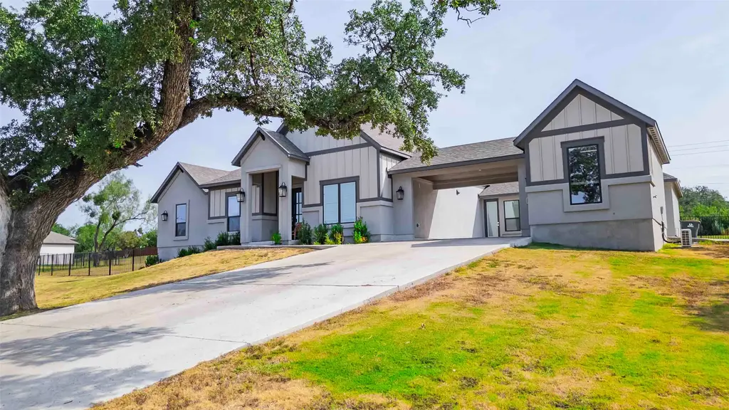 104 Lazy Oak Place, Spicewood