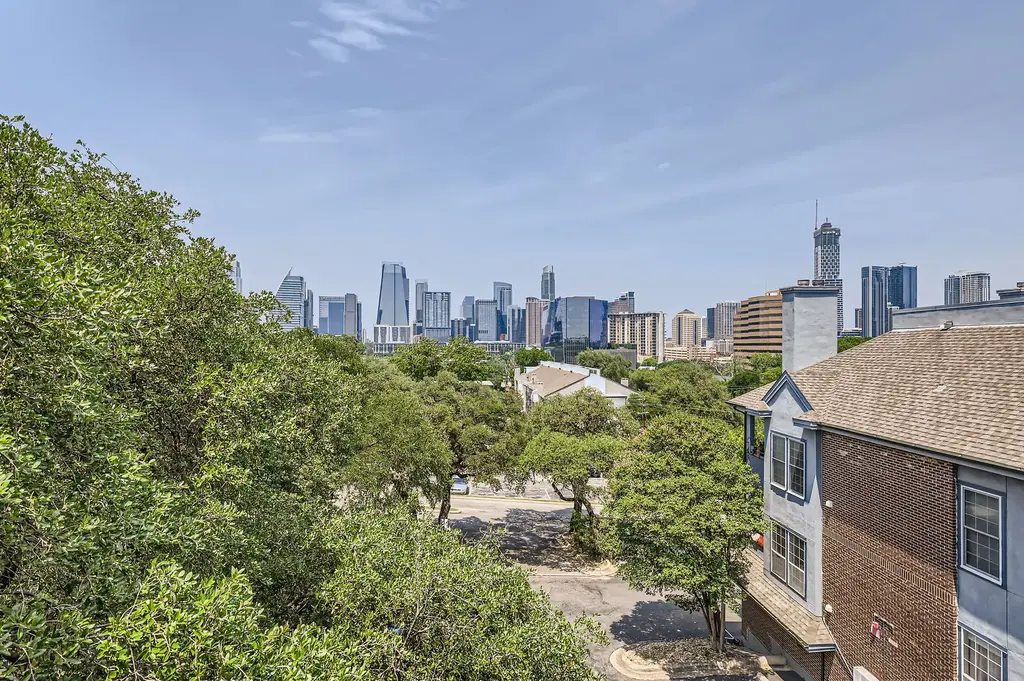 700 S 1st Street 101, Austin