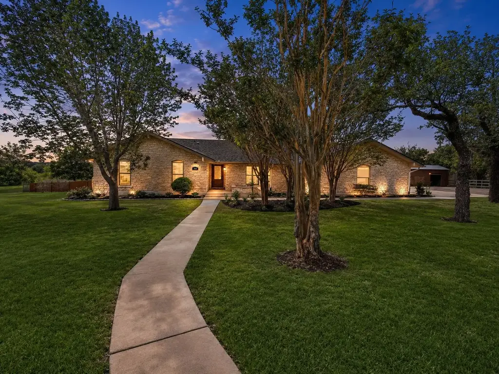404 Skyline Road, Georgetown