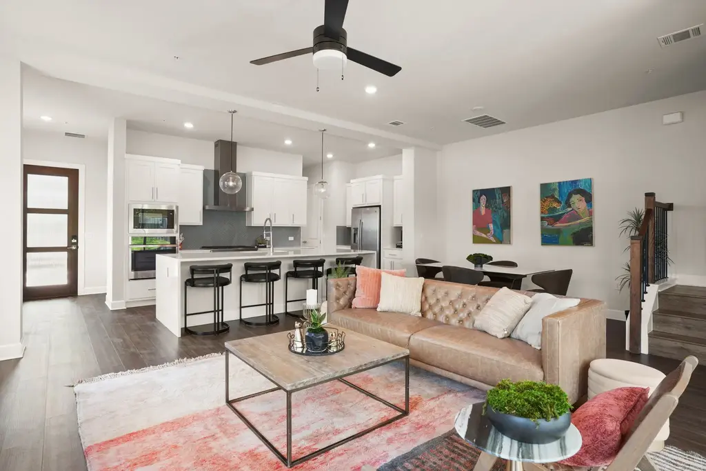 2005 Winsted Lane B, Austin