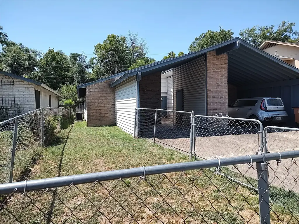 2005 Iroquois Lane A, Austin