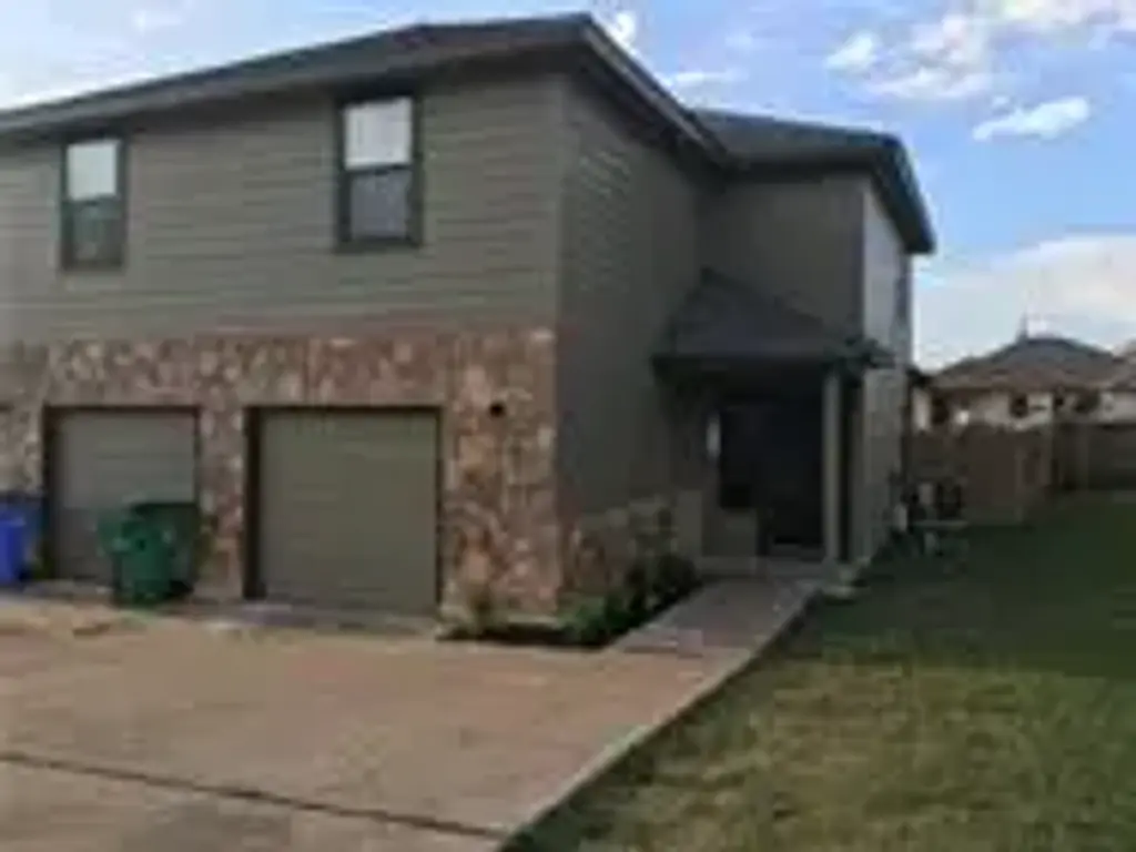146 Mauna Kea Lane B, Bastrop