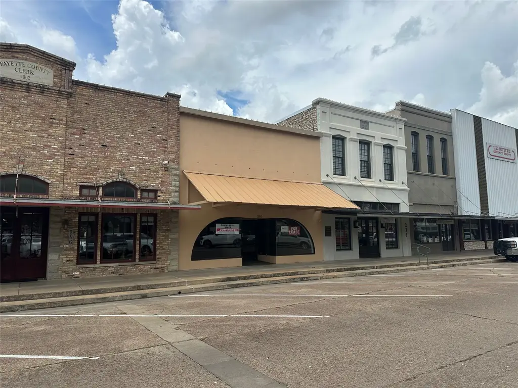 240 W Colorado Street, La Grange