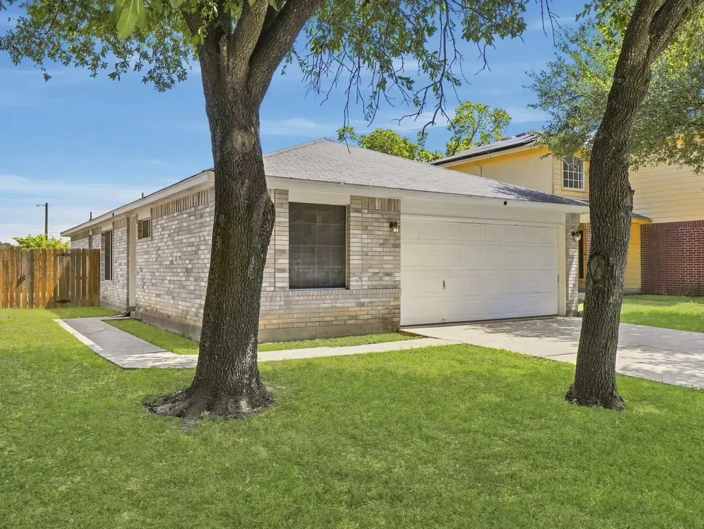1144 Miss Kimberlys Lane, Pflugerville