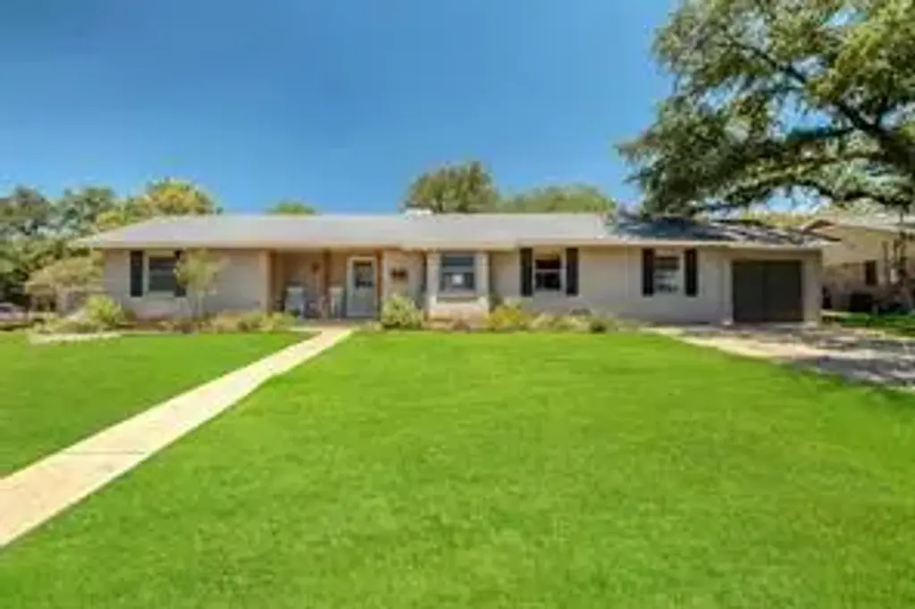 1208 Country Club Road, Georgetown