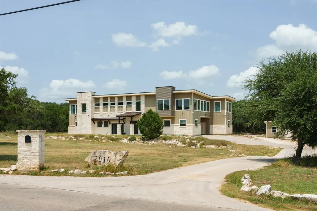 2010 Hoffmann Lane, New Braunfels