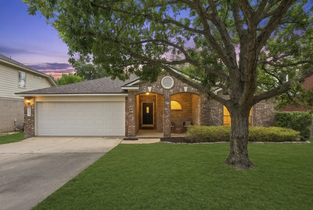 7013 Wandering Oak Road, Austin