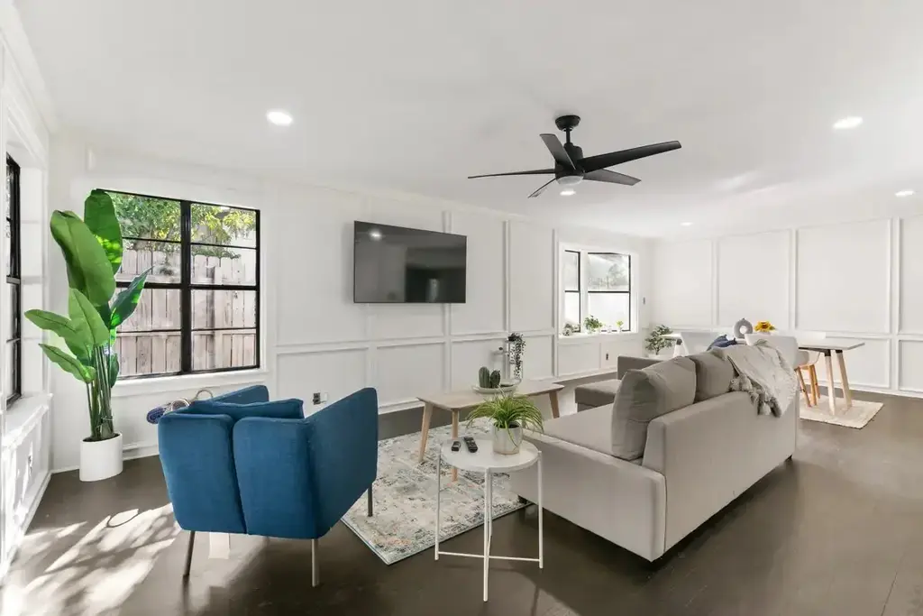 7009 Whispering Oaks Drive, Austin