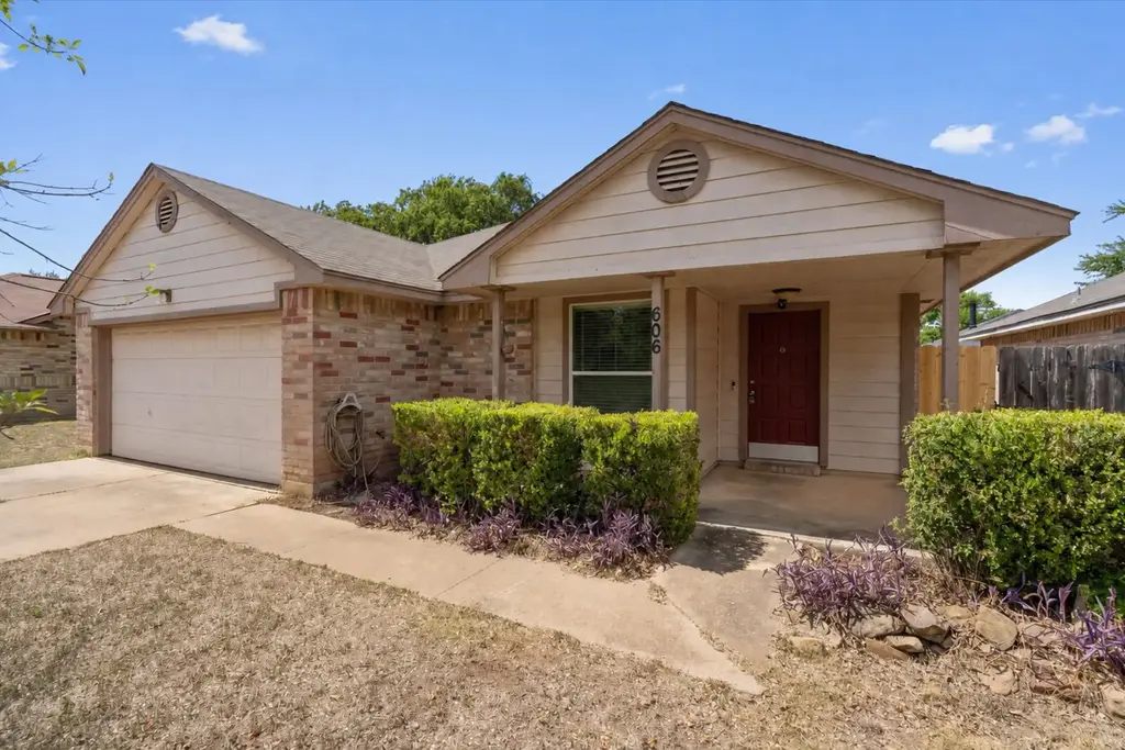 606 David Curry Drive, Round Rock