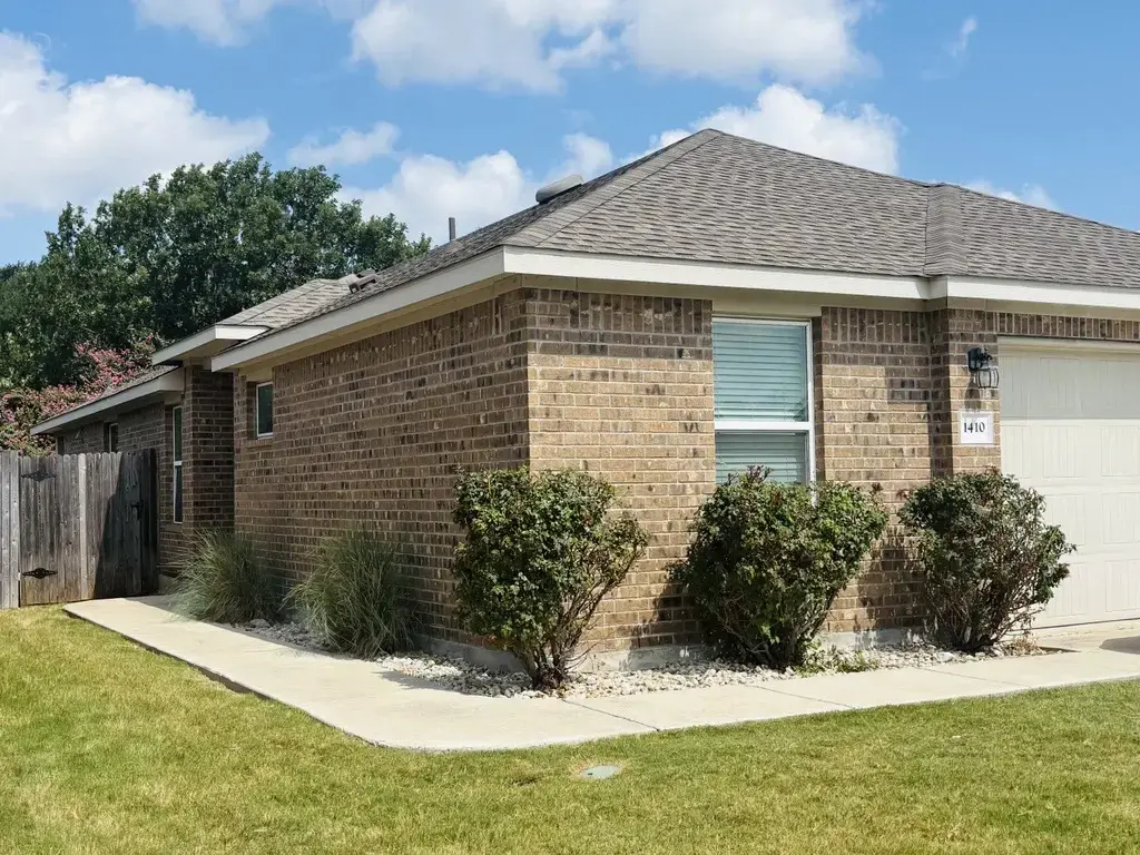 1410 Walden Pond Drive, Pflugerville