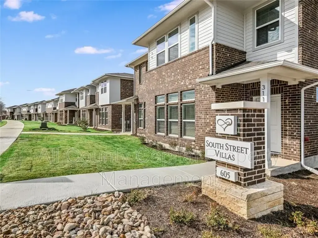 605 W South Street N 82, Leander