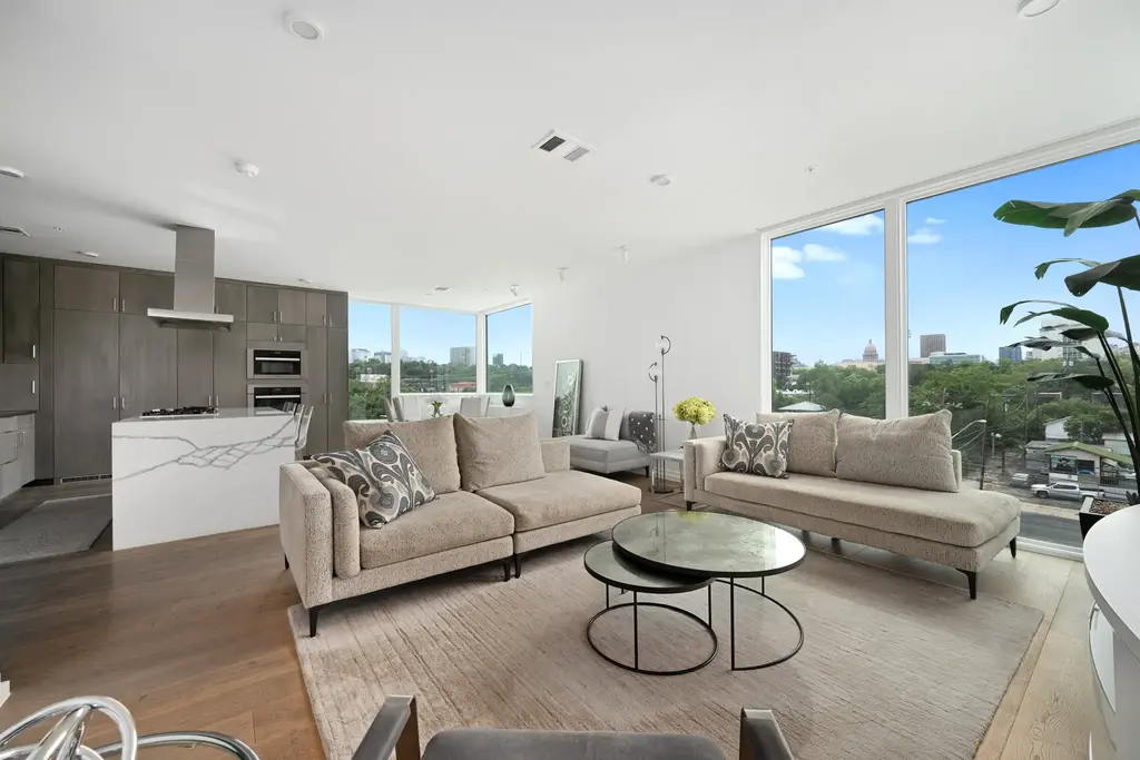 1010 W 10th Street 302, Austin