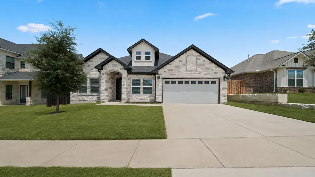 351 Firework Lane, Giddings