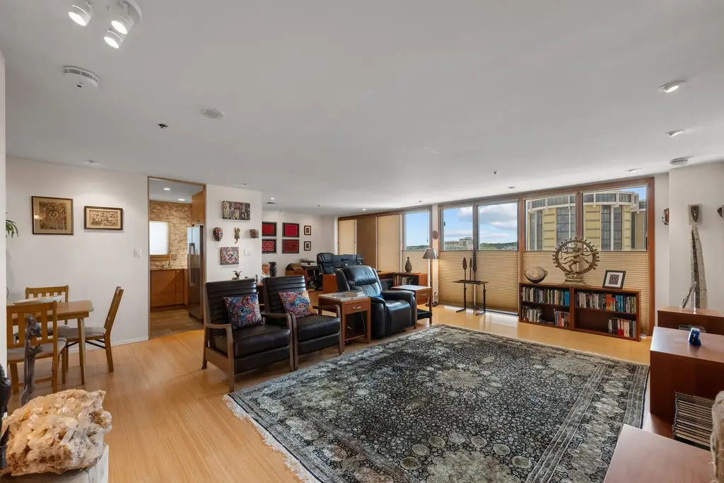 40 N Interstate 35 7d4, Austin