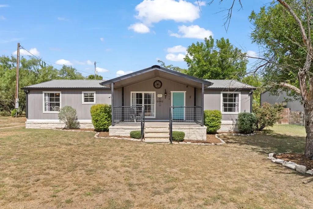 713 Blackburn Lane, Burnet