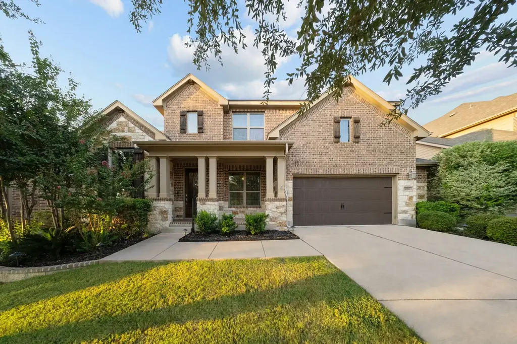 2512 Thunder Horse, Leander