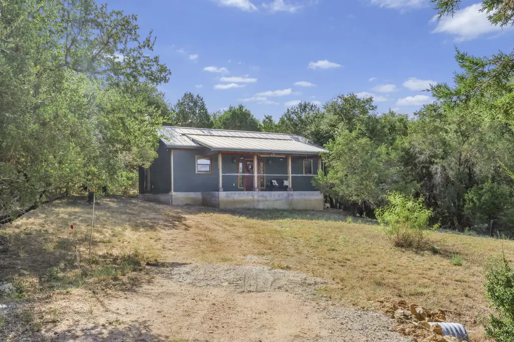 407 Breezing Lane, Spicewood