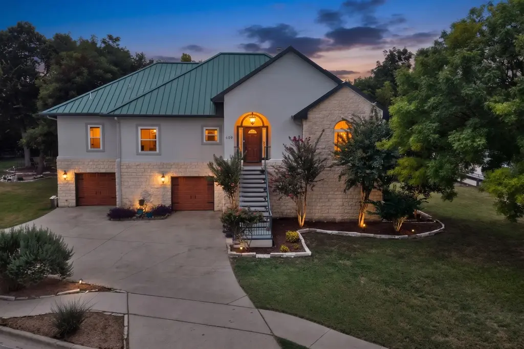 609 S Lake Creek Drive, Round Rock