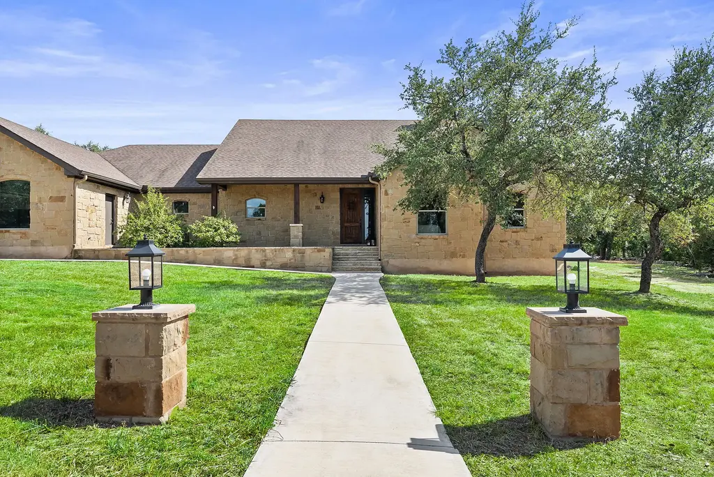 103 Creekside Trail, Spicewood