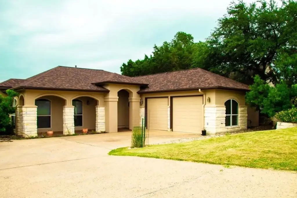 20600 Highland Lake Drive, Lago Vista